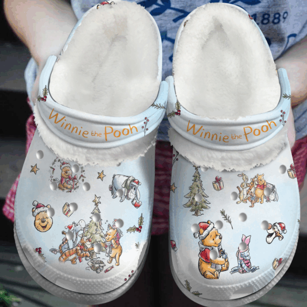 Cozy Christmas Fleece Clogs with Cute Winnie The Pooh Design – Perfect Holiday Footwear (167 characters)