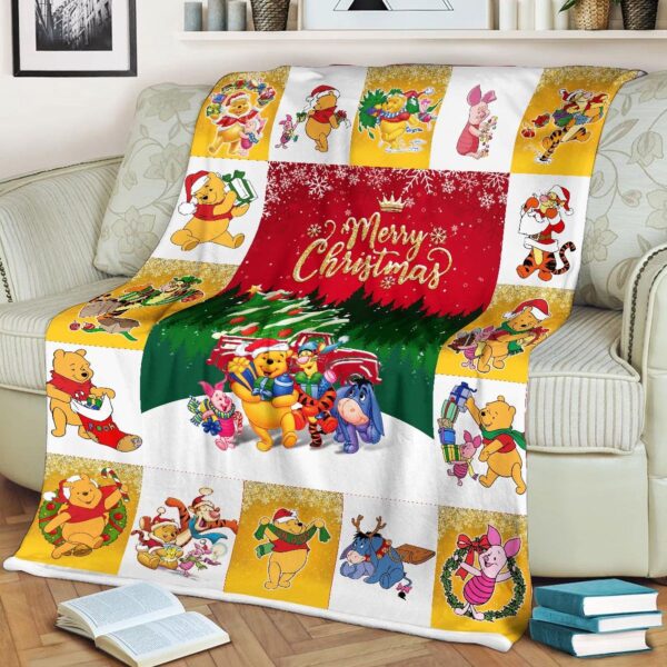 F89 DN Christmas Winnie The Pooh And Friends Christmas Winnie The Pooh