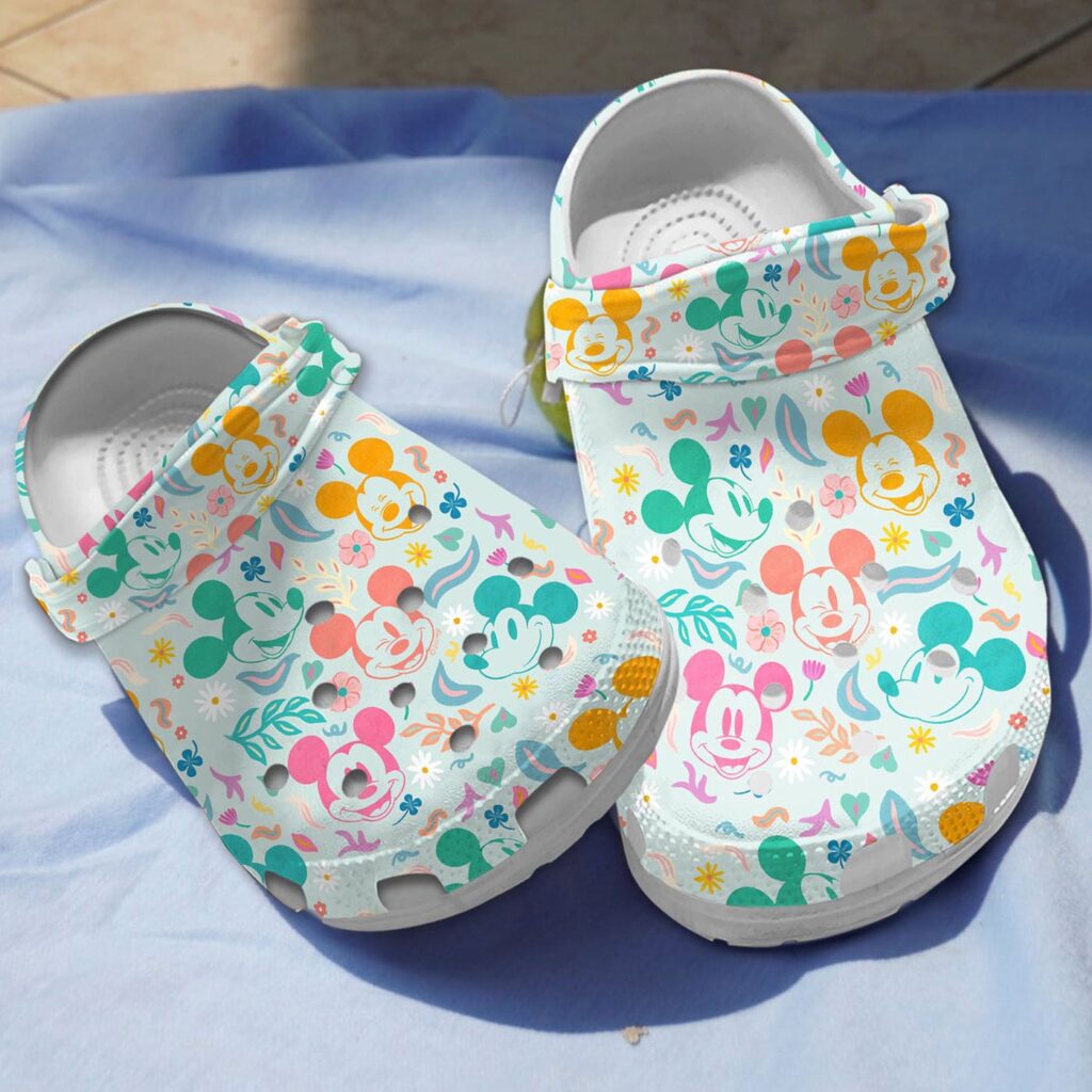 New And Rare Mickey Mouse Green Clogs For Men Women New And Rare Mickey Mouse Green Clogs For Men Women