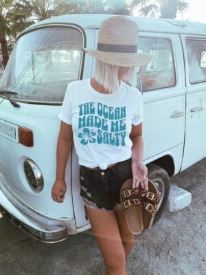 Retro Ocean Tshirt: Y2K Summer Vacation Style for Girls Trip Aesthetic