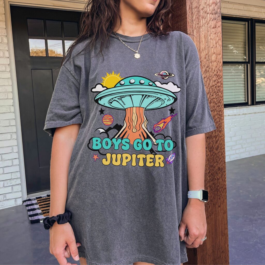 Boys Jupiter Alien T-Shirt: Funny UFO Graphic Tee for Y2K Teens – Retro Space Crewneck Boys Jupiter Alien T-Shirt: Funny UFO Graphic Tee for Y2K Teens – Retro Space Crewneck