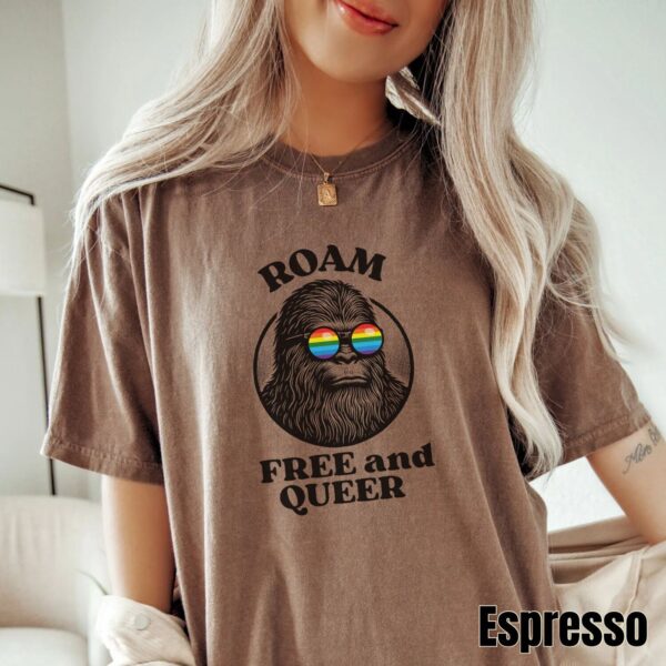 Big Foot Roam Free And Queer Pride Shirt – LGBTQ Lesbian Gay Funny Sapphic WLW Chappell Roan