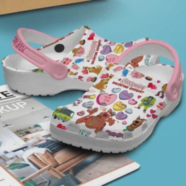 Customized  Scooby Doo Valentine Bouquet  Sweet Pink Clogs, Creative Valentine Gift For Couple!
